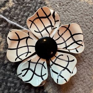 Vintage Black and White Flower Brooch/Pin